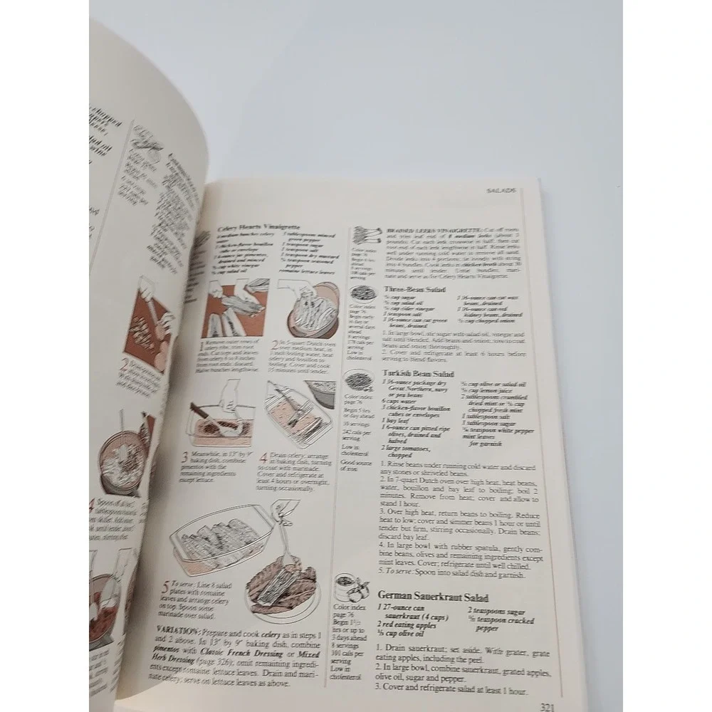 Vintage 1999 Good Housekeeping Illustrated Cookbook‎ 1st paperback edition